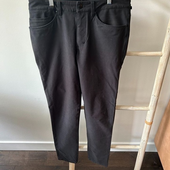 Lululemon ABC pants - Picture 4 of 4